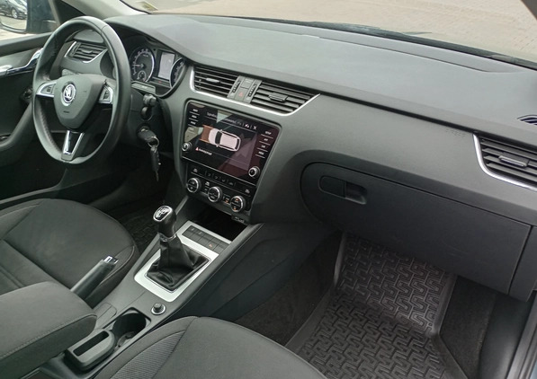 Skoda Octavia cena 57900 przebieg: 131271, rok produkcji 2019 z Ustroń małe 466